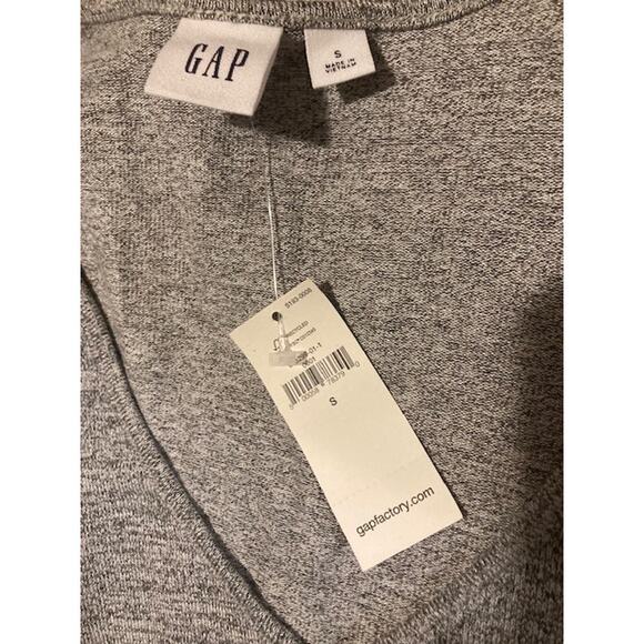 GAP Long Sleeved V-neck Shirt - Small - Picture 4 of 4